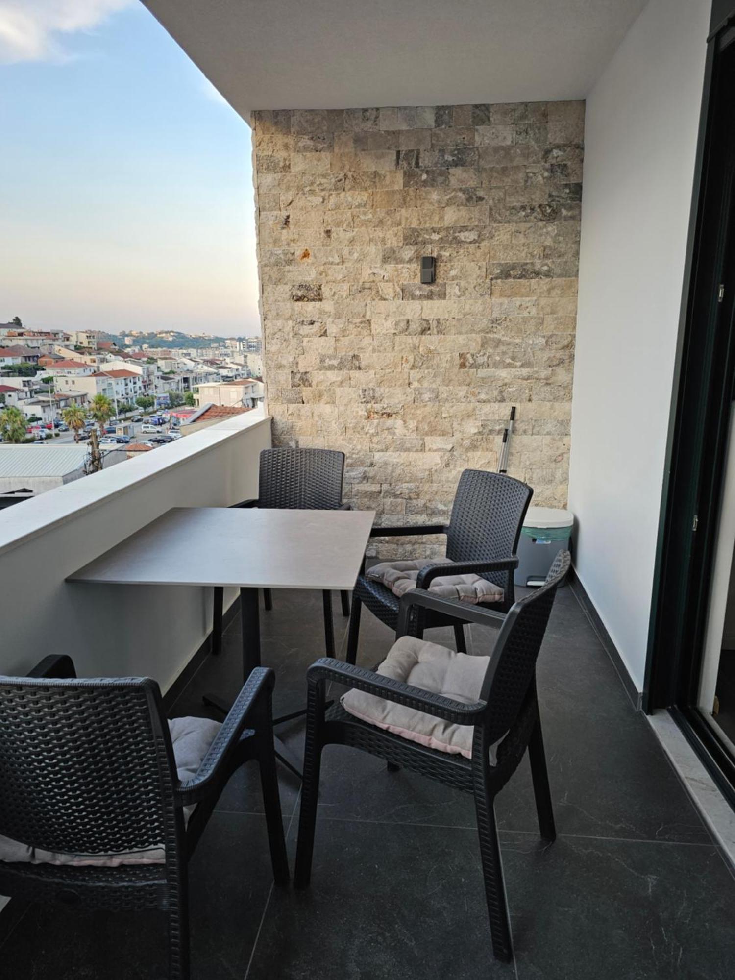 Apartments Ishmi In Center Of Ulcinj Exterior foto